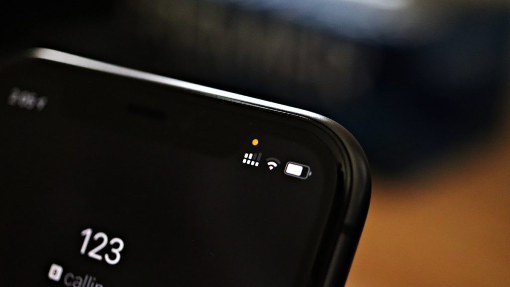 How to Get iOS 14 Privacy Indicator Dots on Android Phones How to Get iOS 14 Privacy Indicator Dots on Android Phones